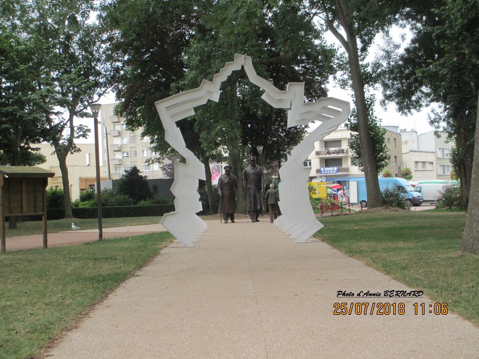 Une représentation de la France à l'entrée du parc Richelieu de Calais