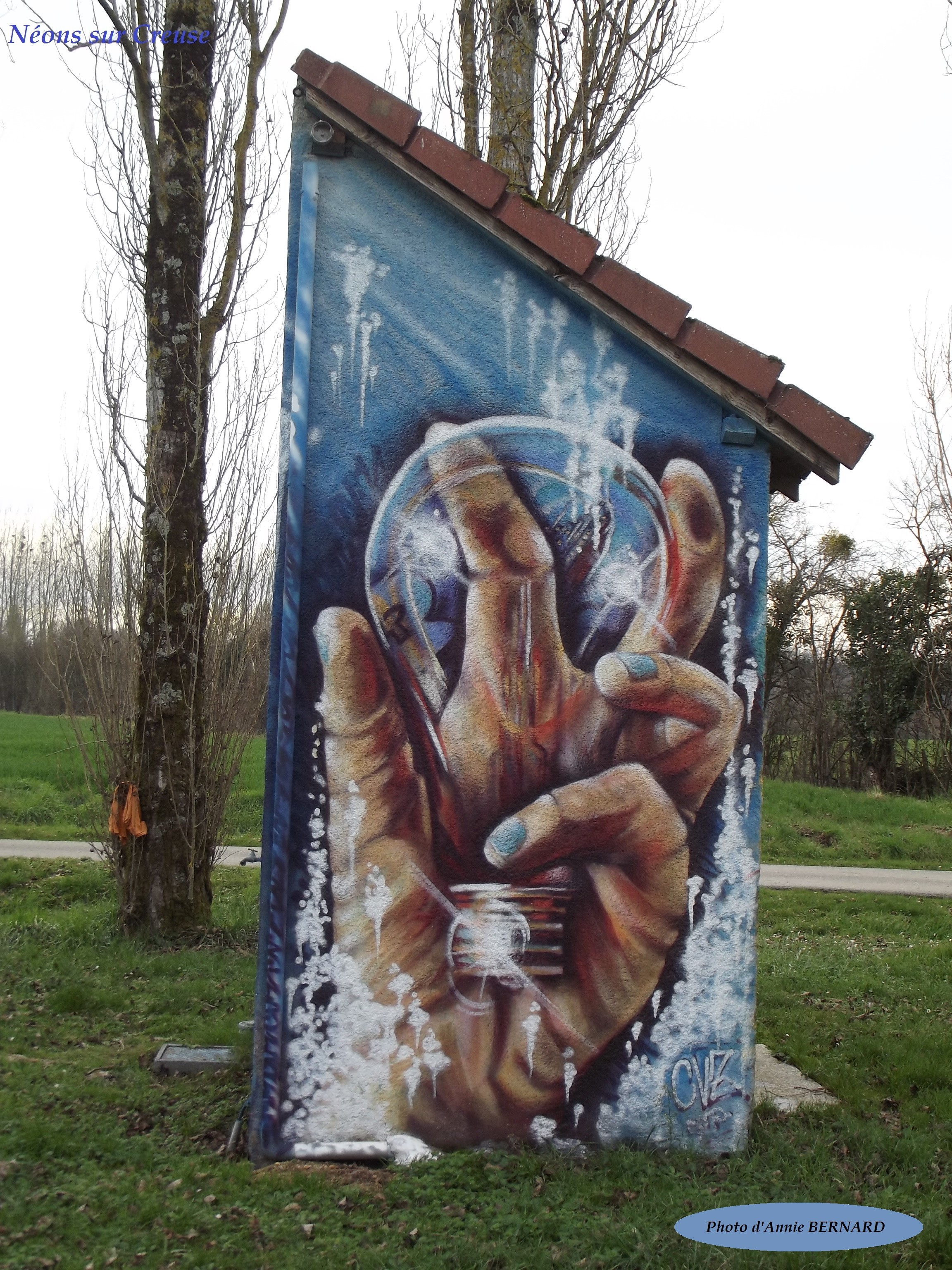 L'ampoule dans la main, street art dans l'Indre