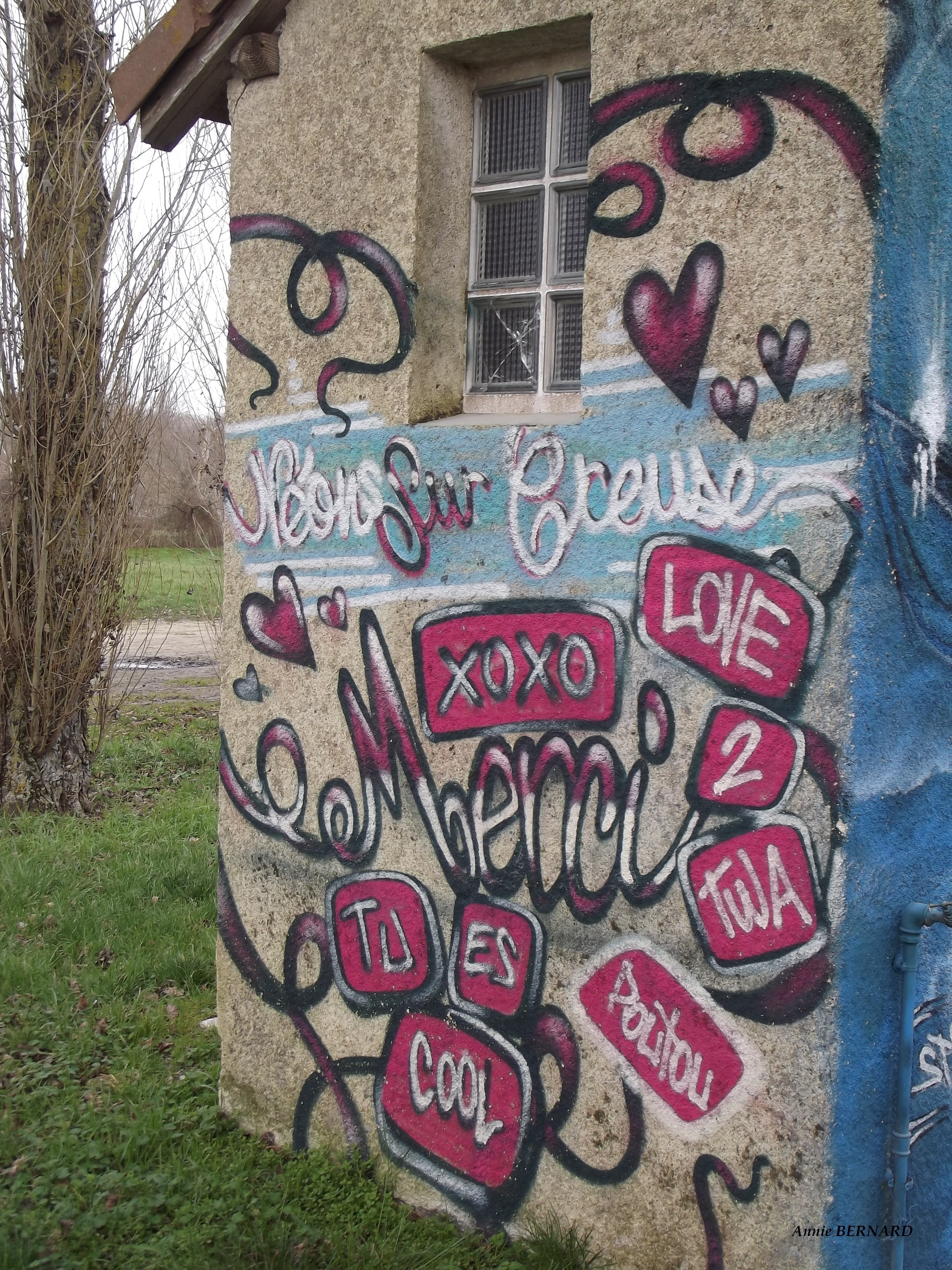 Situé près de la Creuse, street art dans le Berry