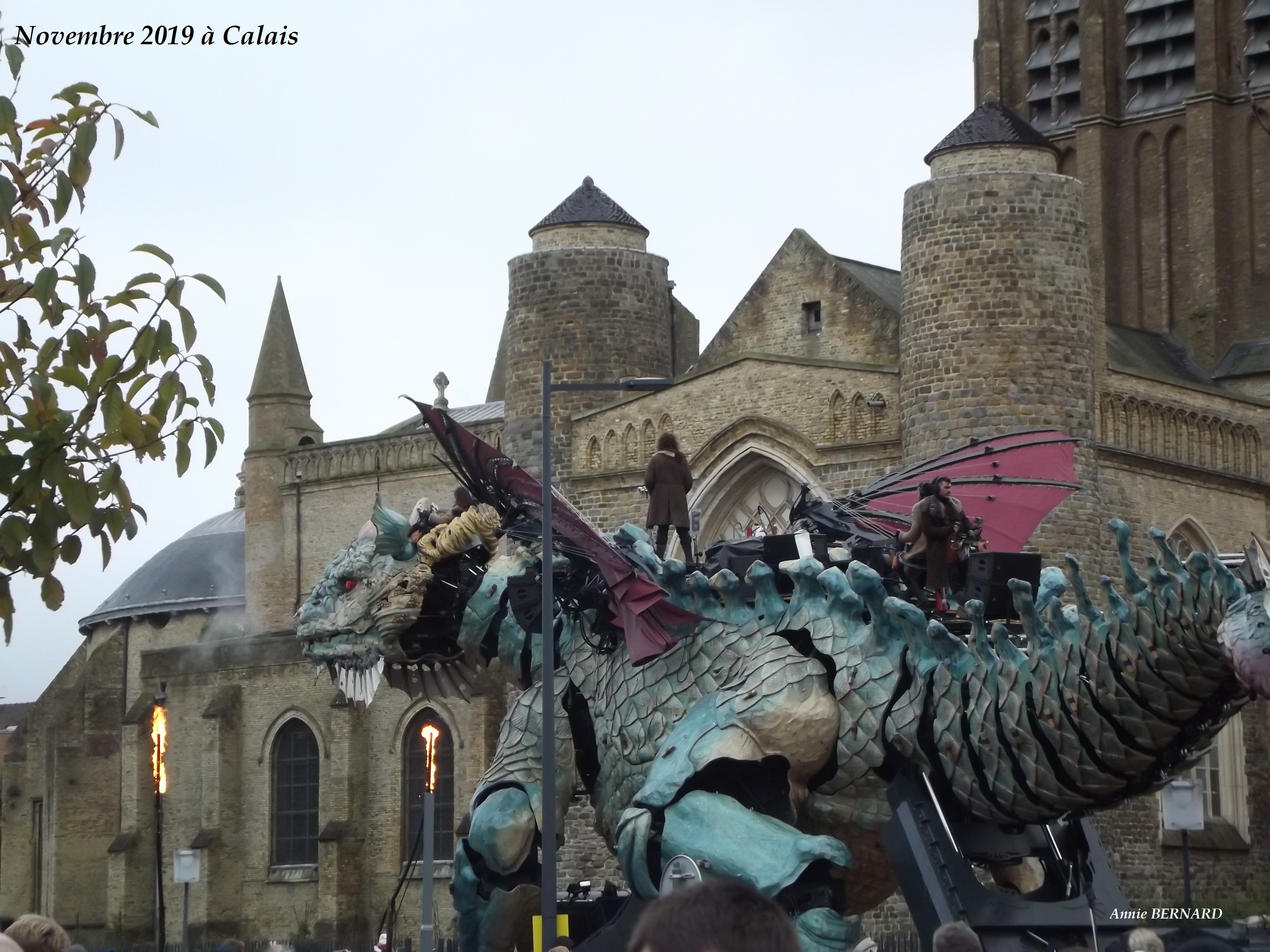 Belle photo du dragon de Calais en 2019