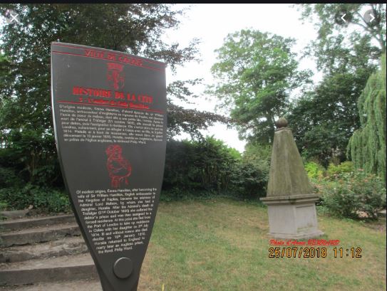 Dans le parc Richelieu de Calais , un obélisque en souvenir de Lady Hamilton