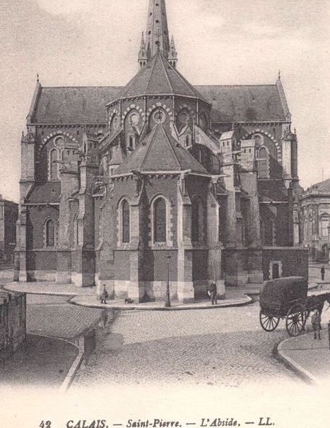L'arrière de l'église Saint-Pierre