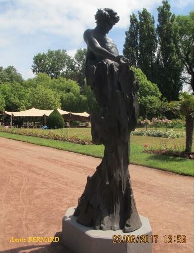 Sculpture de Patrick Berthaud dans le parc Richelieu