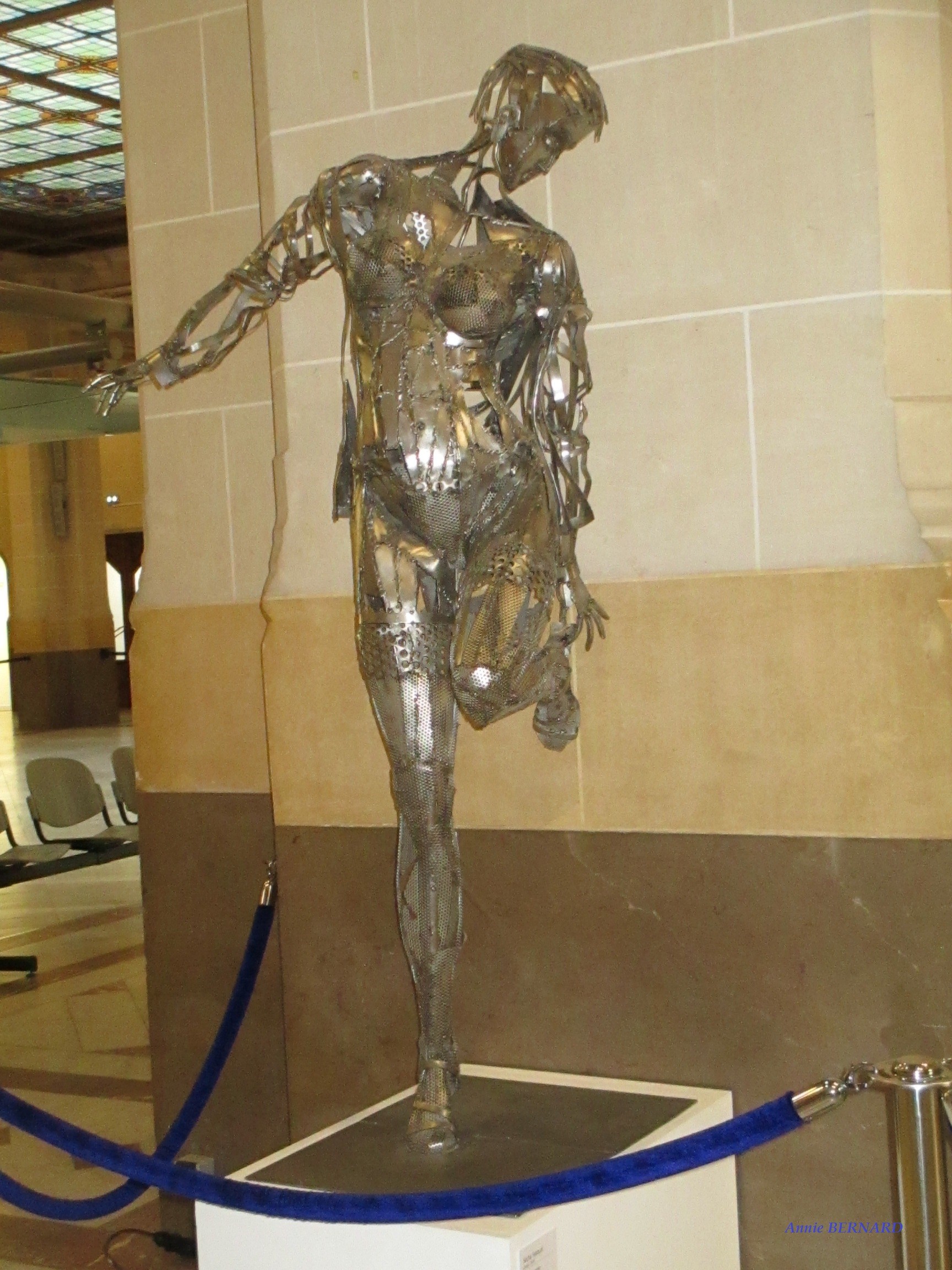 Sculpture de Sacha Fasquel dans la mairie de Calais