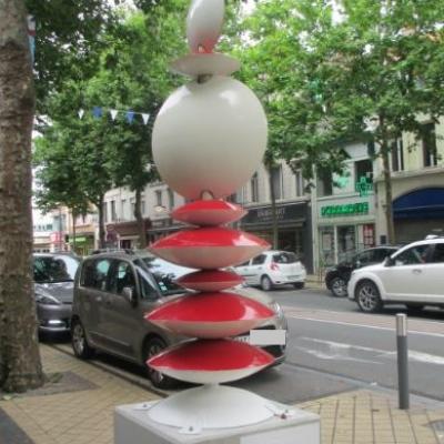 Année 2017, les artistes Simmonet exposent dans les rues de Calais