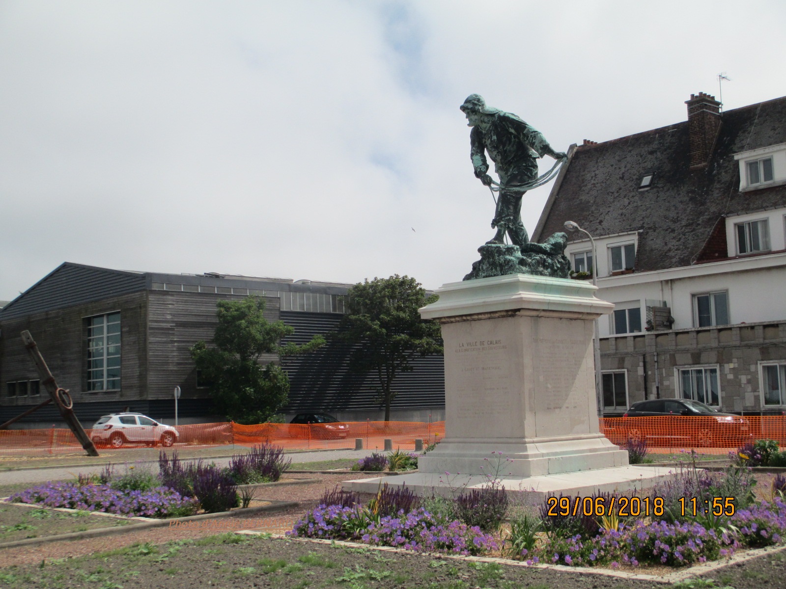 Mémoires du Courgain maritime de Calais avec le monument Gavet