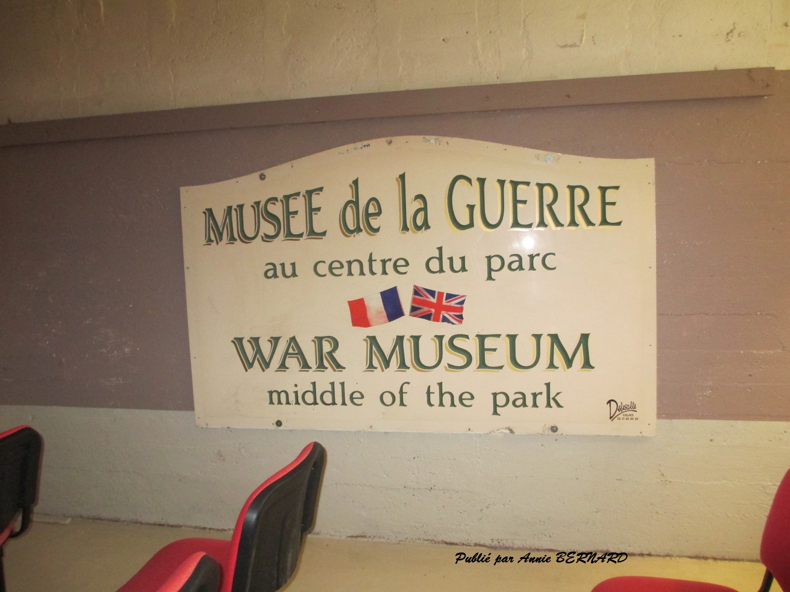 Ancien panneau du musée de la guerre de Calais