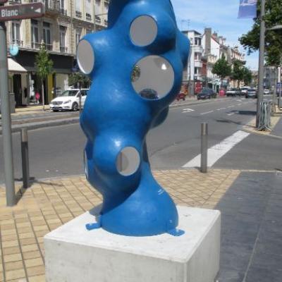 Année 2017, les artistes Simmonet exposent dans les rues de Calais