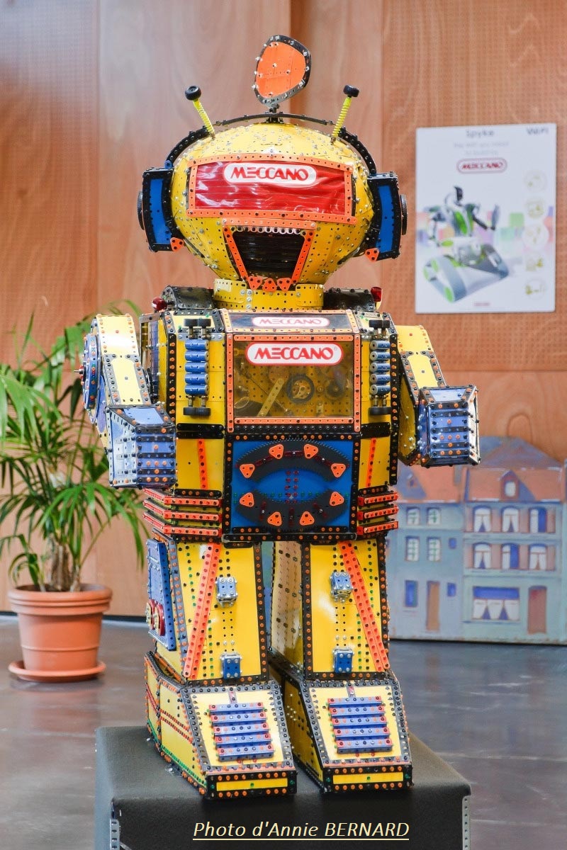 Robot en pièces Meccano