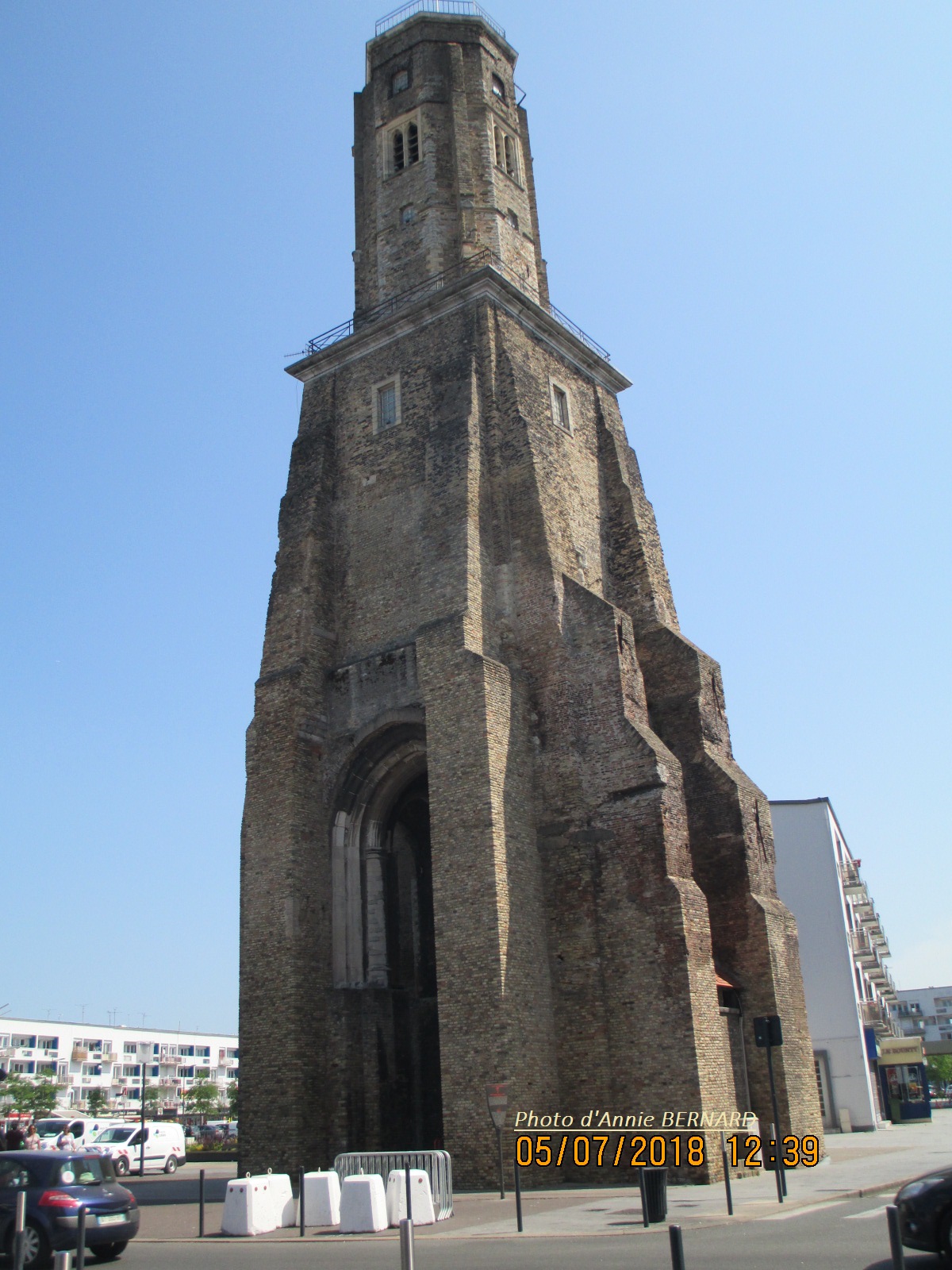 La Tour du Guet haute de 38,55 mètres, le plus ancien monument de la ville
