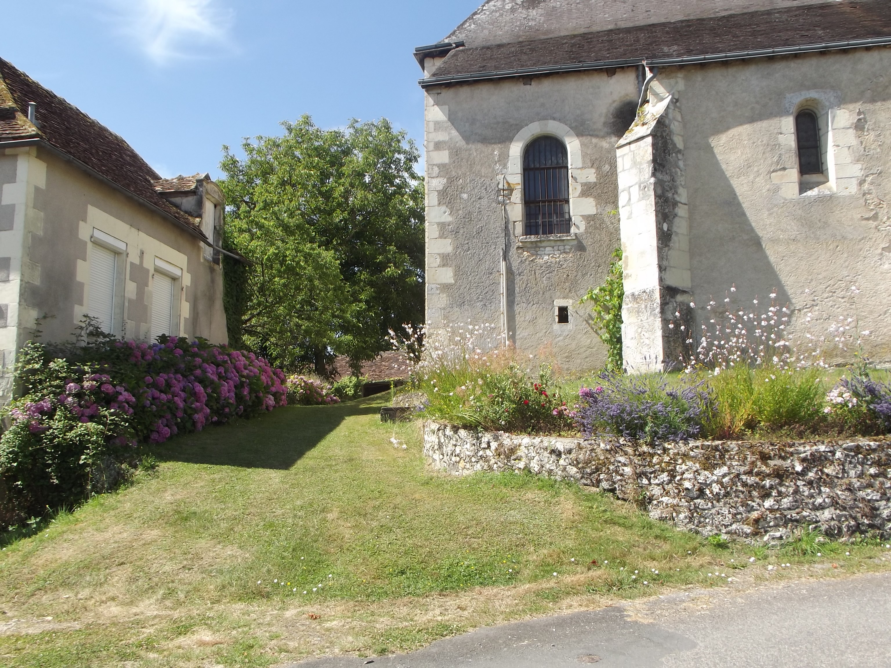 Chemin derrière l'église