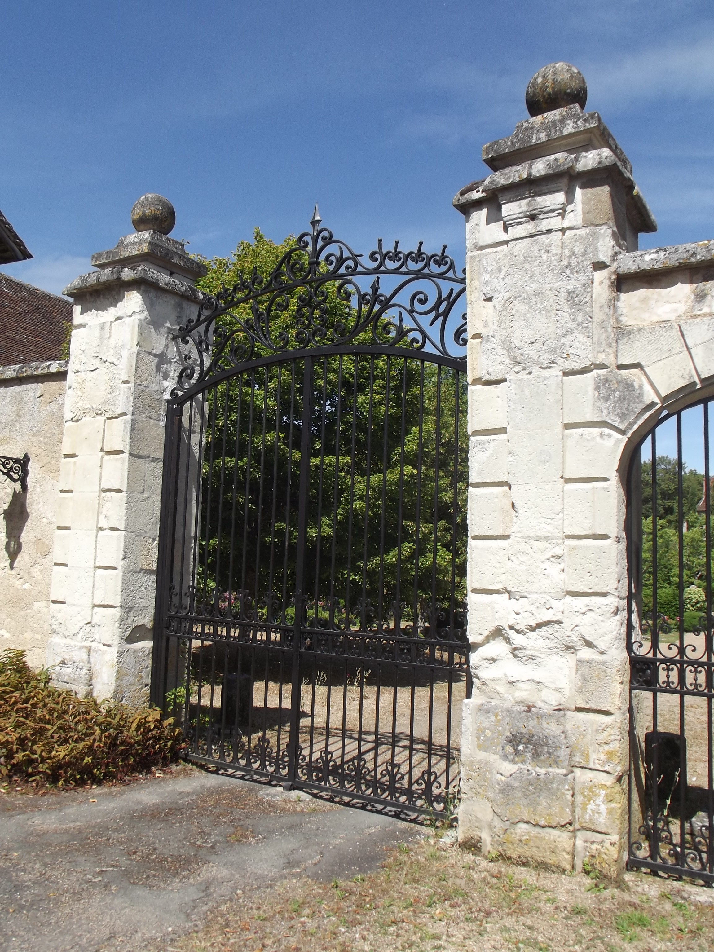 Grille du château fermé au public, résidence privée