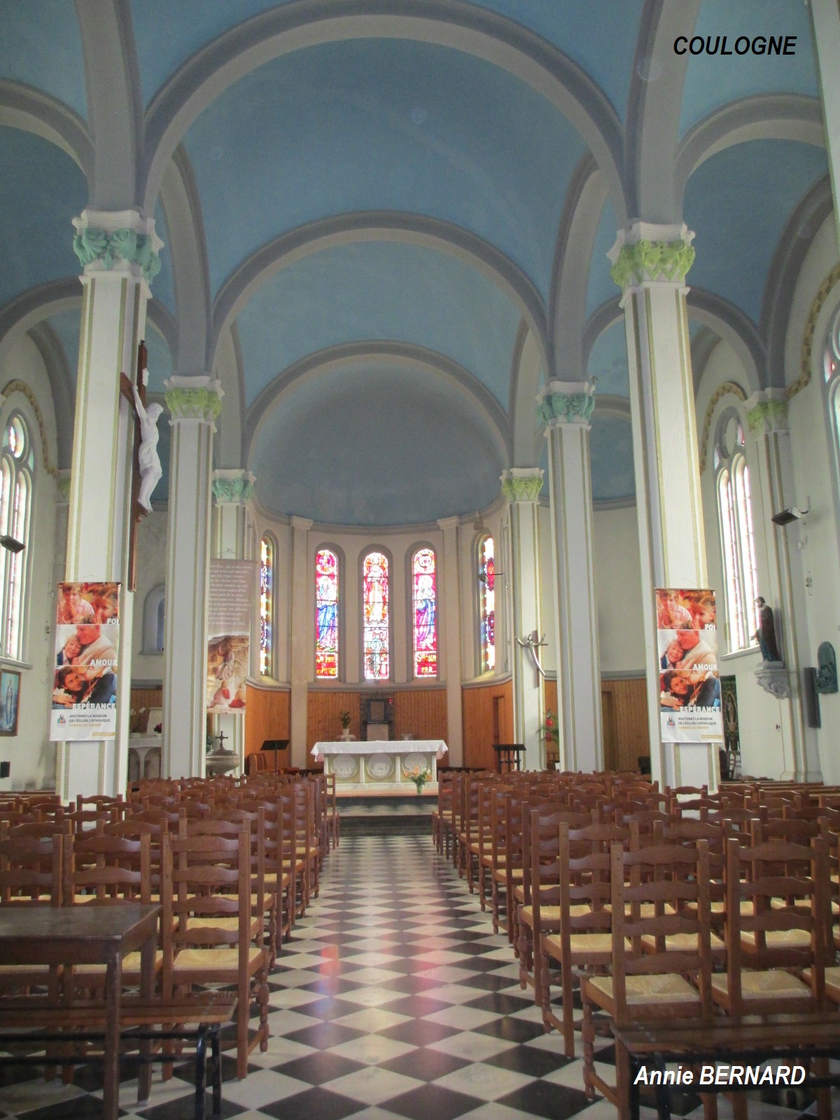 L'intérieur de l'église Saint-Jacques de Coulogne