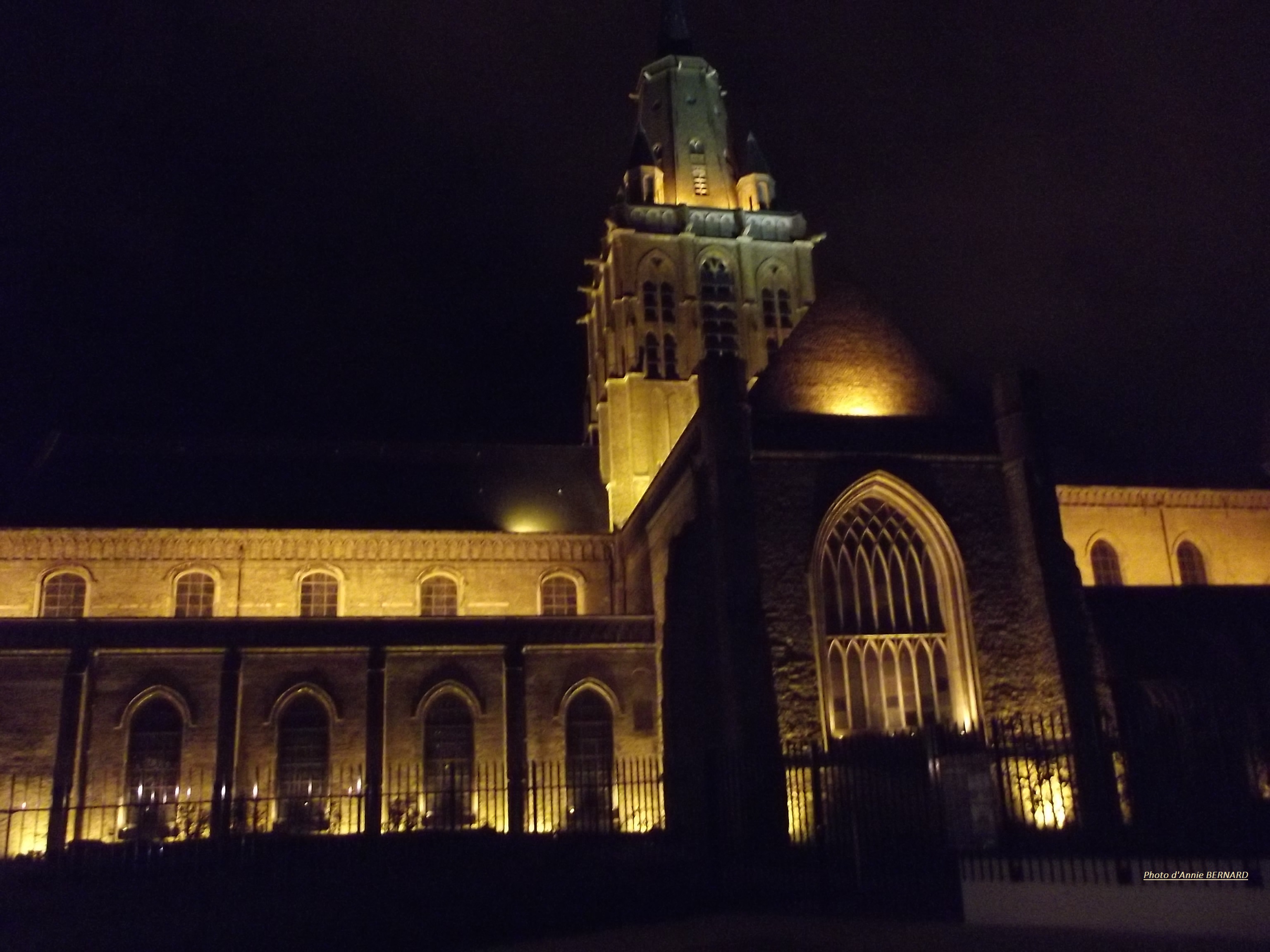 Eglise Notre-Dame de nuit à Calais